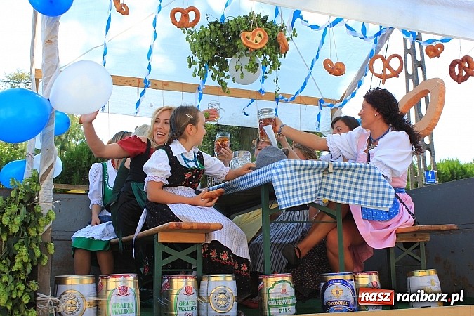 Zdjęcie w galerii na portalu naszraciborz.pl: Dożynki w Samborowicach z policyjnym patrolem i piękną koroną wiadomości z regionu