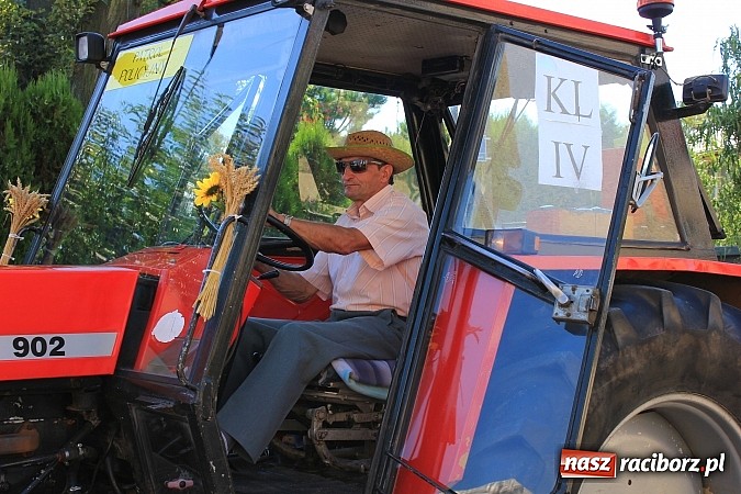 Zdjęcie w galerii na portalu naszraciborz.pl: Dożynki w Samborowicach z policyjnym patrolem i piękną koroną wiadomości z regionu