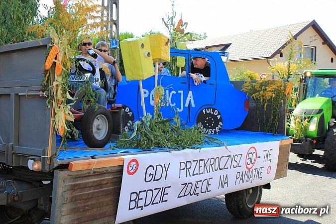 Zdjęcie w galerii na portalu naszraciborz.pl: Dożynki w Samborowicach z policyjnym patrolem i piękną koroną wiadomości z regionu