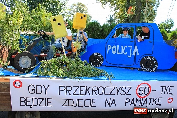 Zdjęcie w galerii na portalu naszraciborz.pl: Dożynki w Samborowicach z policyjnym patrolem i piękną koroną wiadomości z regionu
