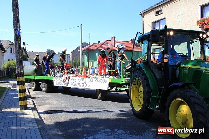 Zdjęcie w galerii na portalu naszraciborz.pl: Dożynki w Samborowicach z policyjnym patrolem i piękną koroną wiadomości z regionu
