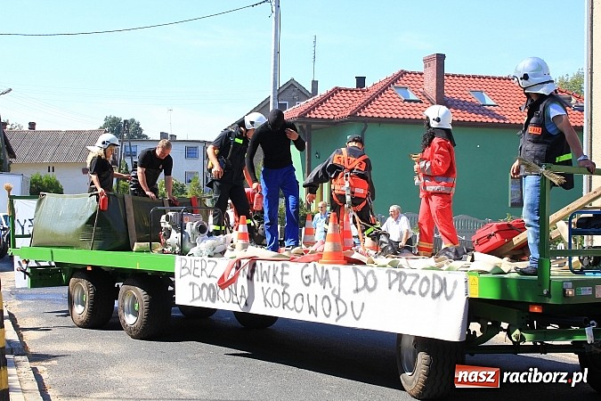 Zdjęcie w galerii na portalu naszraciborz.pl: Dożynki w Samborowicach z policyjnym patrolem i piękną koroną wiadomości z regionu