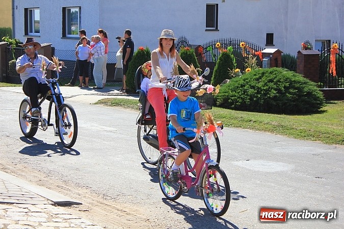 Zdjęcie w galerii na portalu naszraciborz.pl: W Makowie rowerowy korowód dożynkowy wiadomości z regionu