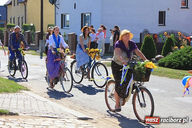 Zdjęcie w galerii na portalu naszraciborz.pl: W Makowie rowerowy korowód dożynkowy wiadomości z regionu