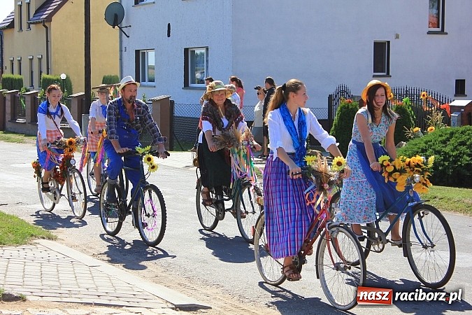 Zdjęcie w galerii na portalu naszraciborz.pl: W Makowie rowerowy korowód dożynkowy wiadomości z regionu