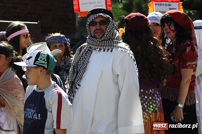 Zdjęcie w galerii na portalu naszraciborz.pl: Delegacja z Bliskiego Wschodu na dożynkach w Wojnowicach wiadomości z regionu