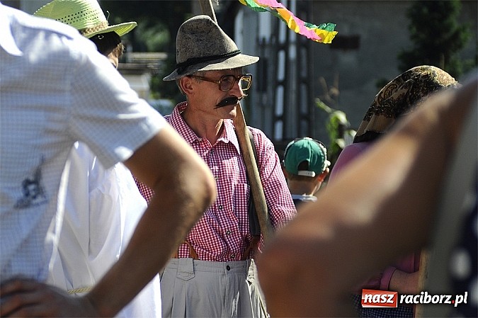 Zdjęcie w galerii na portalu naszraciborz.pl: Delegacja z Bliskiego Wschodu na dożynkach w Wojnowicach wiadomości z regionu