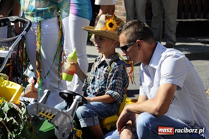 Zdjęcie w galerii na portalu naszraciborz.pl: Delegacja z Bliskiego Wschodu na dożynkach w Wojnowicach wiadomości z regionu