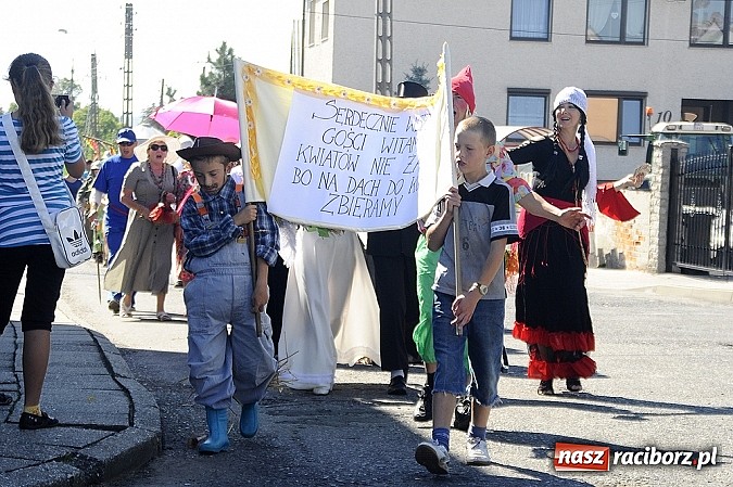 Zdjęcie w galerii na portalu naszraciborz.pl: Delegacja z Bliskiego Wschodu na dożynkach w Wojnowicach wiadomości z regionu