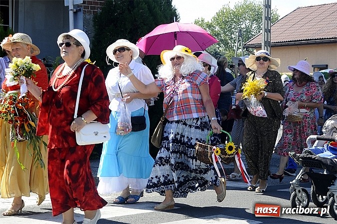 Zdjęcie w galerii na portalu naszraciborz.pl: Delegacja z Bliskiego Wschodu na dożynkach w Wojnowicach wiadomości z regionu