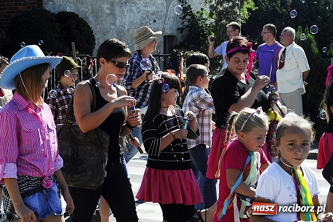Zdjęcie w galerii na portalu naszraciborz.pl: Delegacja z Bliskiego Wschodu na dożynkach w Wojnowicach wiadomości z regionu