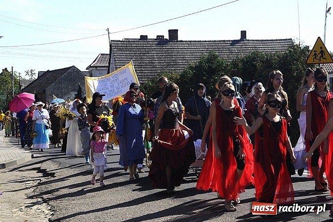 Zdjęcie w galerii na portalu naszraciborz.pl: Delegacja z Bliskiego Wschodu na dożynkach w Wojnowicach wiadomości z regionu