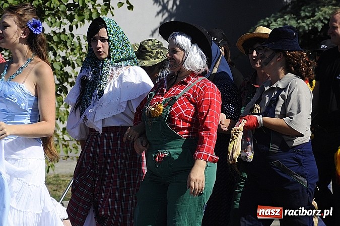 Zdjęcie w galerii na portalu naszraciborz.pl: Delegacja z Bliskiego Wschodu na dożynkach w Wojnowicach wiadomości z regionu