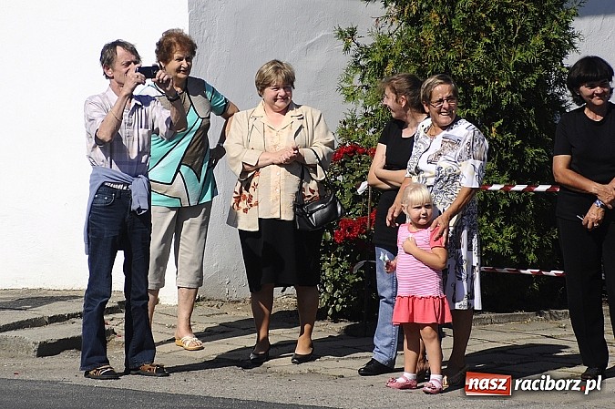 Zdjęcie w galerii na portalu naszraciborz.pl: Delegacja z Bliskiego Wschodu na dożynkach w Wojnowicach wiadomości z regionu