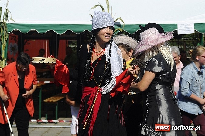 Zdjęcie w galerii na portalu naszraciborz.pl: Delegacja z Bliskiego Wschodu na dożynkach w Wojnowicach wiadomości z regionu