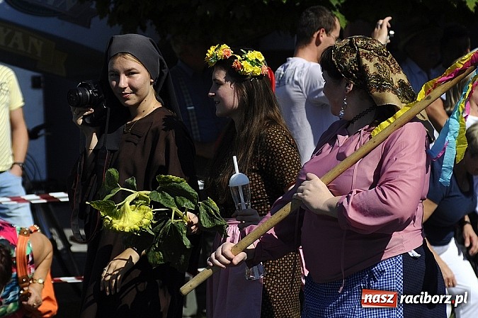 Zdjęcie w galerii na portalu naszraciborz.pl: Delegacja z Bliskiego Wschodu na dożynkach w Wojnowicach wiadomości z regionu