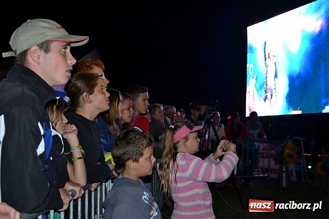 Zdjęcie w galerii na portalu naszraciborz.pl: Dożynki w Bolesławiu - kabaret i Łzy na wieczór wiadomości z regionu