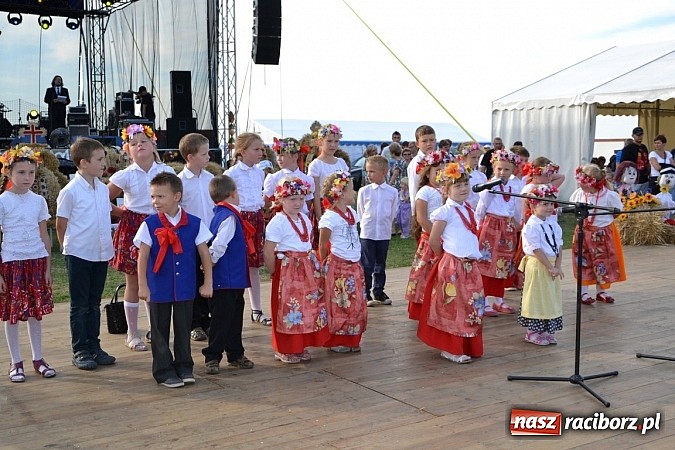 Zdjęcie w galerii na portalu naszraciborz.pl: Dożynki w Bolesławiu - kabaret i Łzy na wieczór wiadomości z regionu