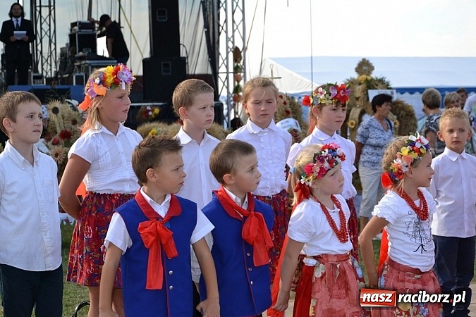 Zdjęcie w galerii na portalu naszraciborz.pl: Dożynki w Bolesławiu - kabaret i Łzy na wieczór wiadomości z regionu