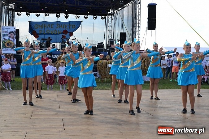 Zdjęcie w galerii na portalu naszraciborz.pl: Dożynki w Bolesławiu - kabaret i Łzy na wieczór wiadomości z regionu