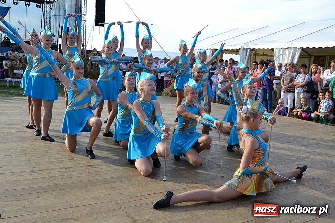 Zdjęcie w galerii na portalu naszraciborz.pl: Dożynki w Bolesławiu - kabaret i Łzy na wieczór wiadomości z regionu