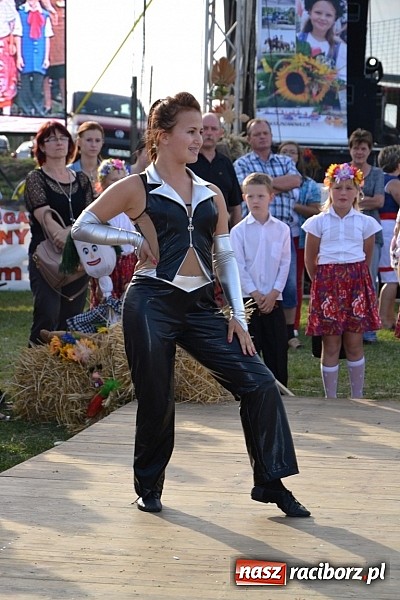 Zdjęcie w galerii na portalu naszraciborz.pl: Dożynki w Bolesławiu - kabaret i Łzy na wieczór wiadomości z regionu
