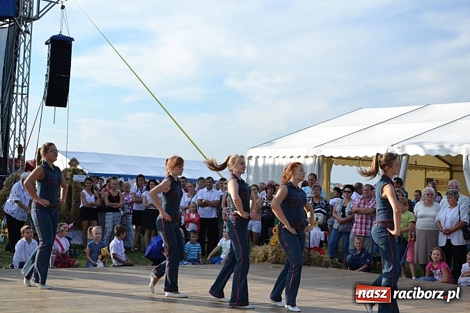 Zdjęcie w galerii na portalu naszraciborz.pl: Dożynki w Bolesławiu - kabaret i Łzy na wieczór wiadomości z regionu