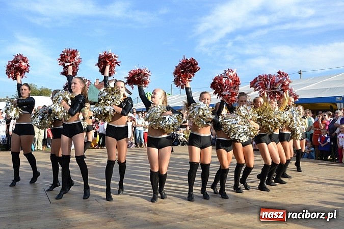 Zdjęcie w galerii na portalu naszraciborz.pl: Dożynki w Bolesławiu - kabaret i Łzy na wieczór wiadomości z regionu