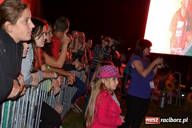Zdjęcie w galerii na portalu naszraciborz.pl: Dożynki w Bolesławiu - kabaret i Łzy na wieczór wiadomości z regionu