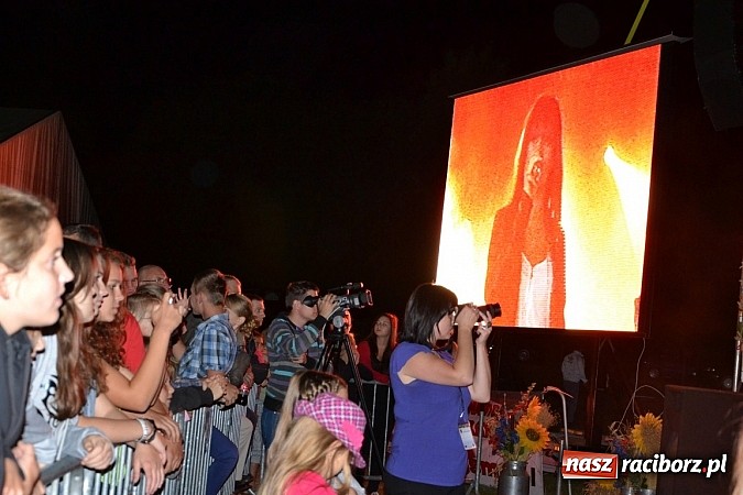 Zdjęcie w galerii na portalu naszraciborz.pl: Dożynki w Bolesławiu - kabaret i Łzy na wieczór wiadomości z regionu