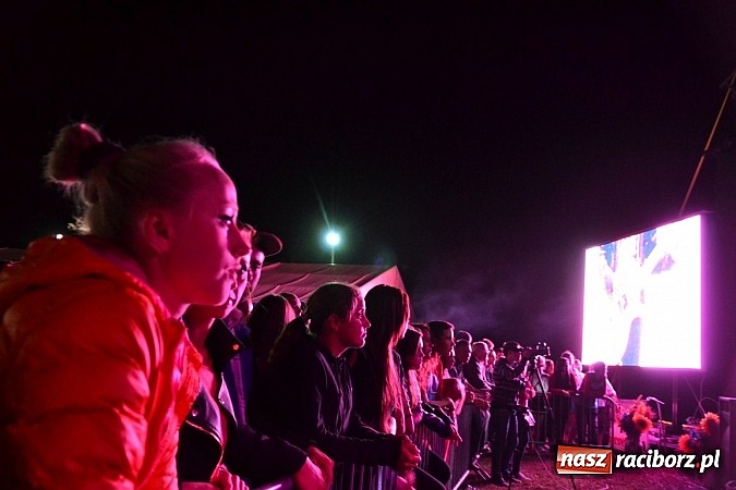 Zdjęcie w galerii na portalu naszraciborz.pl: Dożynki w Bolesławiu - kabaret i Łzy na wieczór wiadomości z regionu