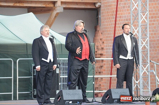 Zdjęcie w galerii na portalu naszraciborz.pl: Dobry repertuar i dobre miejsce - trzej tenorzy na Zamku Piastowskim wiadomości z regionu