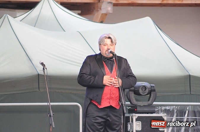Zdjęcie w galerii na portalu naszraciborz.pl: Dobry repertuar i dobre miejsce - trzej tenorzy na Zamku Piastowskim wiadomości z regionu