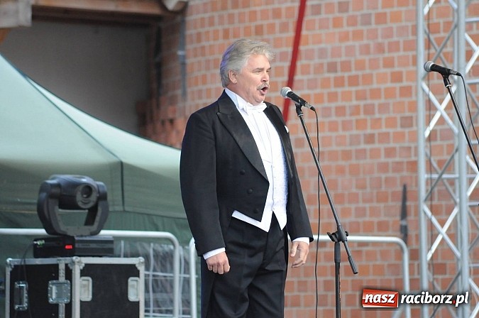 Zdjęcie w galerii na portalu naszraciborz.pl: Dobry repertuar i dobre miejsce - trzej tenorzy na Zamku Piastowskim wiadomości z regionu