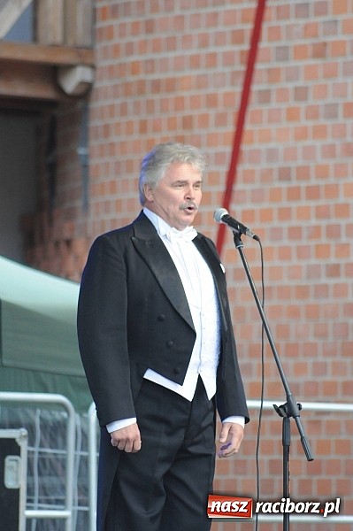 Zdjęcie w galerii na portalu naszraciborz.pl: Dobry repertuar i dobre miejsce - trzej tenorzy na Zamku Piastowskim wiadomości z regionu