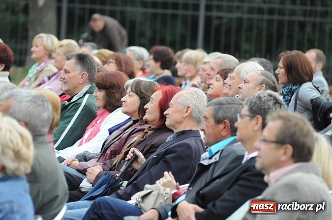 Zdjęcie w galerii na portalu naszraciborz.pl: Dobry repertuar i dobre miejsce - trzej tenorzy na Zamku Piastowskim wiadomości z regionu