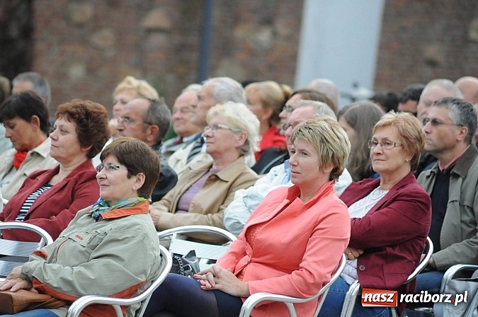 Zdjęcie w galerii na portalu naszraciborz.pl: Dobry repertuar i dobre miejsce - trzej tenorzy na Zamku Piastowskim wiadomości z regionu