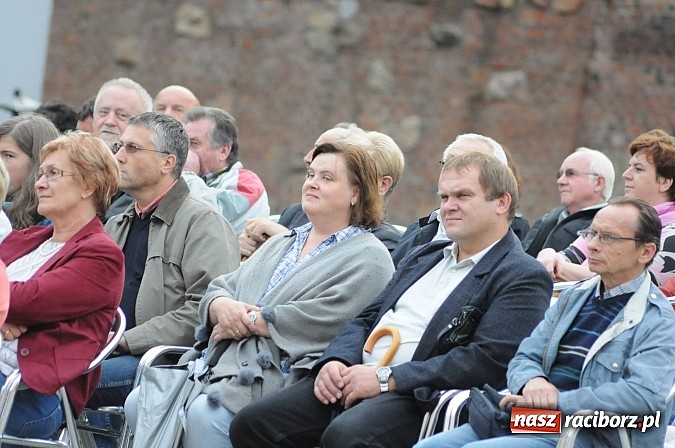Zdjęcie w galerii na portalu naszraciborz.pl: Dobry repertuar i dobre miejsce - trzej tenorzy na Zamku Piastowskim wiadomości z regionu