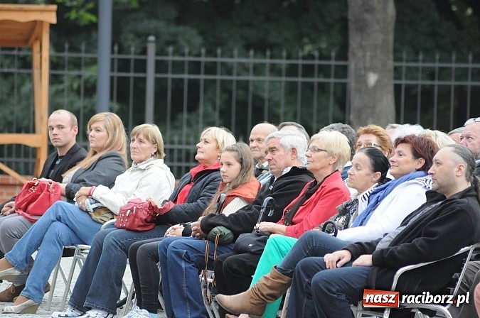Zdjęcie w galerii na portalu naszraciborz.pl: Dobry repertuar i dobre miejsce - trzej tenorzy na Zamku Piastowskim wiadomości z regionu
