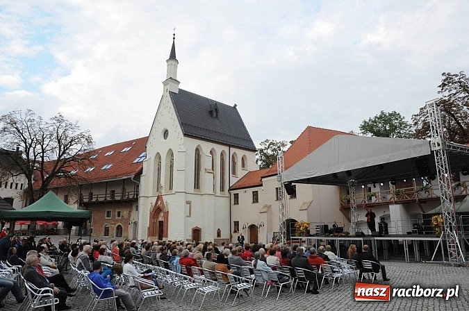 Zdjęcie w galerii na portalu naszraciborz.pl: Dobry repertuar i dobre miejsce - trzej tenorzy na Zamku Piastowskim wiadomości z regionu