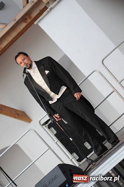 Zdjęcie w galerii na portalu naszraciborz.pl: Dobry repertuar i dobre miejsce - trzej tenorzy na Zamku Piastowskim wiadomości z regionu