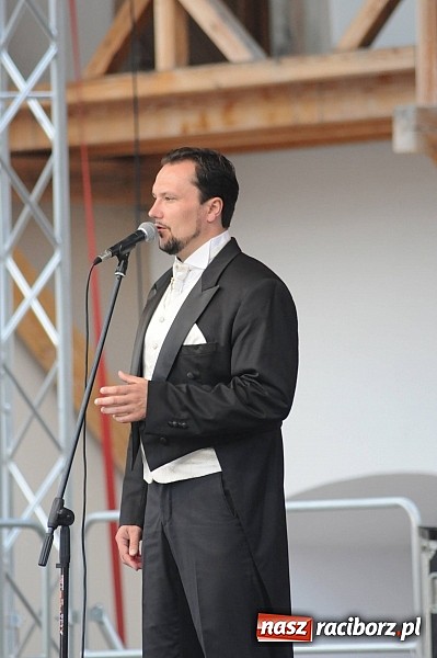 Zdjęcie w galerii na portalu naszraciborz.pl: Dobry repertuar i dobre miejsce - trzej tenorzy na Zamku Piastowskim wiadomości z regionu
