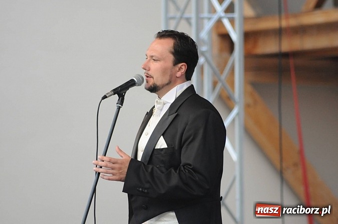 Zdjęcie w galerii na portalu naszraciborz.pl: Dobry repertuar i dobre miejsce - trzej tenorzy na Zamku Piastowskim wiadomości z regionu