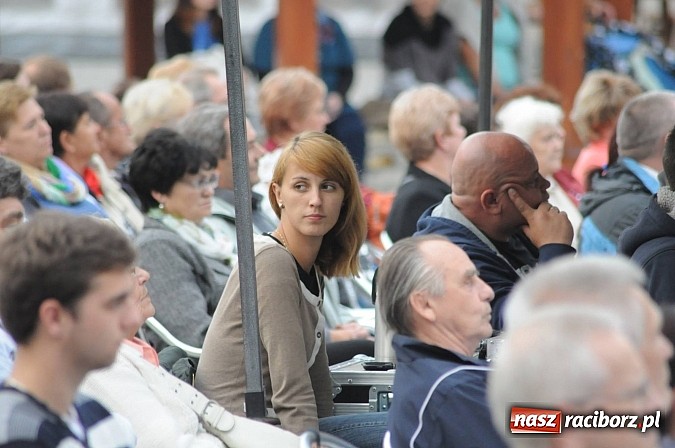 Zdjęcie w galerii na portalu naszraciborz.pl: Dobry repertuar i dobre miejsce - trzej tenorzy na Zamku Piastowskim wiadomości z regionu