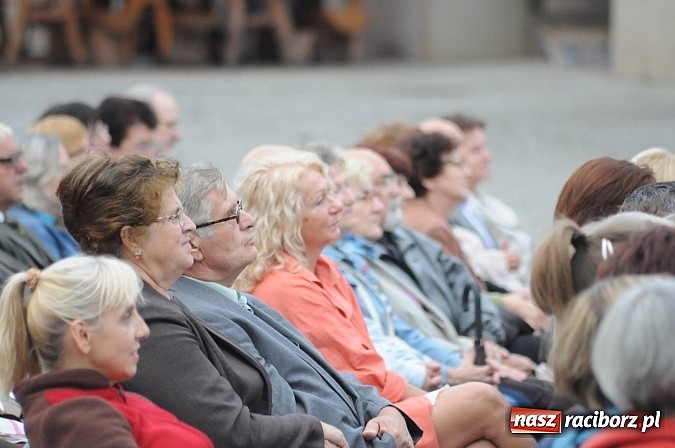 Zdjęcie w galerii na portalu naszraciborz.pl: Dobry repertuar i dobre miejsce - trzej tenorzy na Zamku Piastowskim wiadomości z regionu