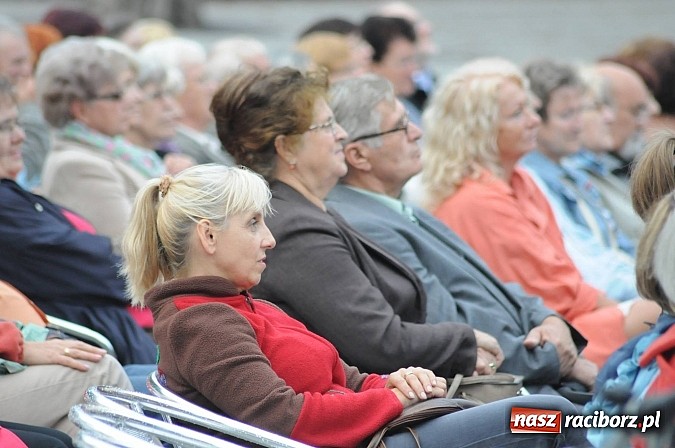 Zdjęcie w galerii na portalu naszraciborz.pl: Dobry repertuar i dobre miejsce - trzej tenorzy na Zamku Piastowskim wiadomości z regionu