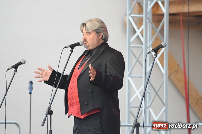 Zdjęcie w galerii na portalu naszraciborz.pl: Dobry repertuar i dobre miejsce - trzej tenorzy na Zamku Piastowskim wiadomości z regionu