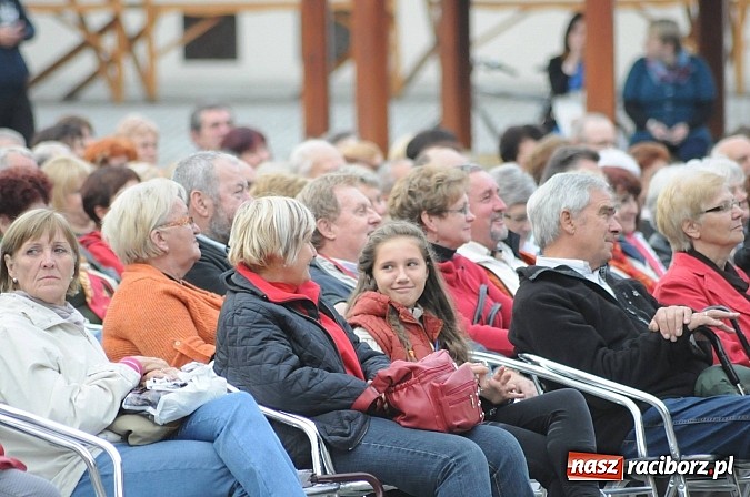 Zdjęcie w galerii na portalu naszraciborz.pl: Dobry repertuar i dobre miejsce - trzej tenorzy na Zamku Piastowskim wiadomości z regionu