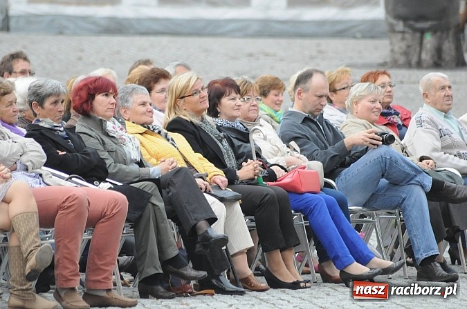 Zdjęcie w galerii na portalu naszraciborz.pl: Dobry repertuar i dobre miejsce - trzej tenorzy na Zamku Piastowskim wiadomości z regionu