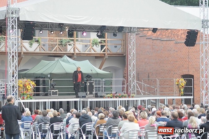 Zdjęcie w galerii na portalu naszraciborz.pl: Dobry repertuar i dobre miejsce - trzej tenorzy na Zamku Piastowskim wiadomości z regionu